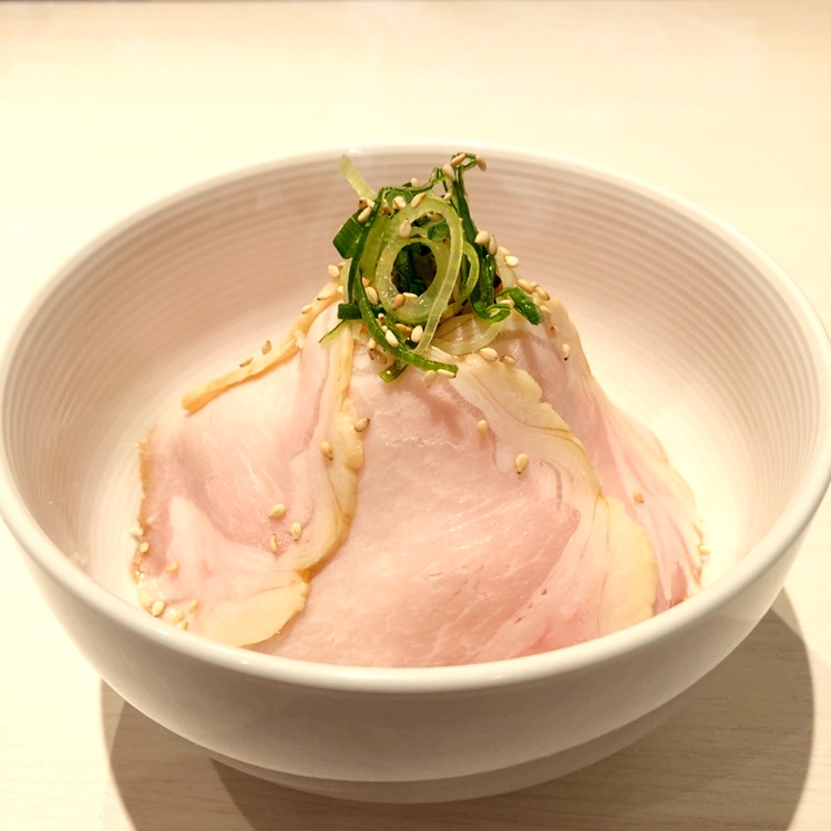 なめらか豚ロースのレアチャーシュー丼