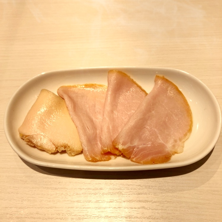 豚、鶏のレアチャーシュー2種盛り