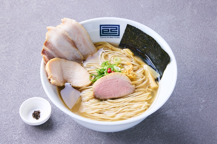 鴨✖︎鶏✖︎豚 きのこ香る 淡麗塩らーめん