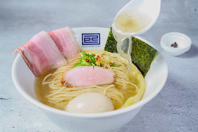 鴨✖︎鶏✖︎豚 きのこ香る 味玉淡麗塩らーめん